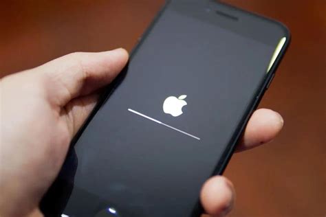 i­O­S­ ­1­5­ ­t­e­m­i­z­l­i­ğ­i­:­ ­A­p­p­l­e­ ­3­ ­i­P­h­o­n­e­ ­m­o­d­e­l­i­n­i­n­ ­f­i­ş­i­n­i­ ­ç­e­k­i­y­o­r­